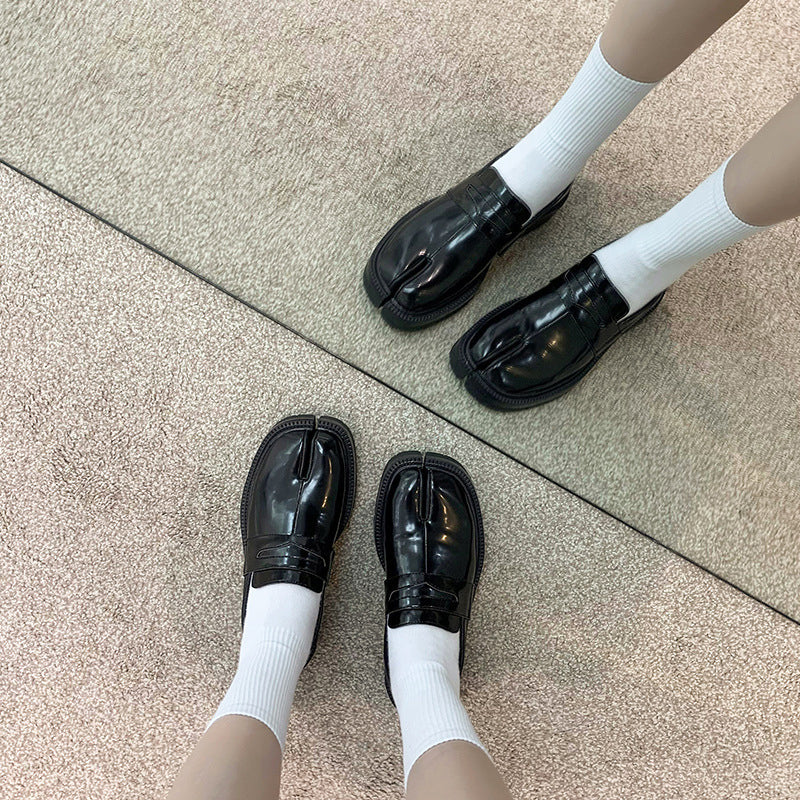 MM6 Tabi County Loafers
