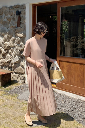 Short-sleeved Pleated Dress